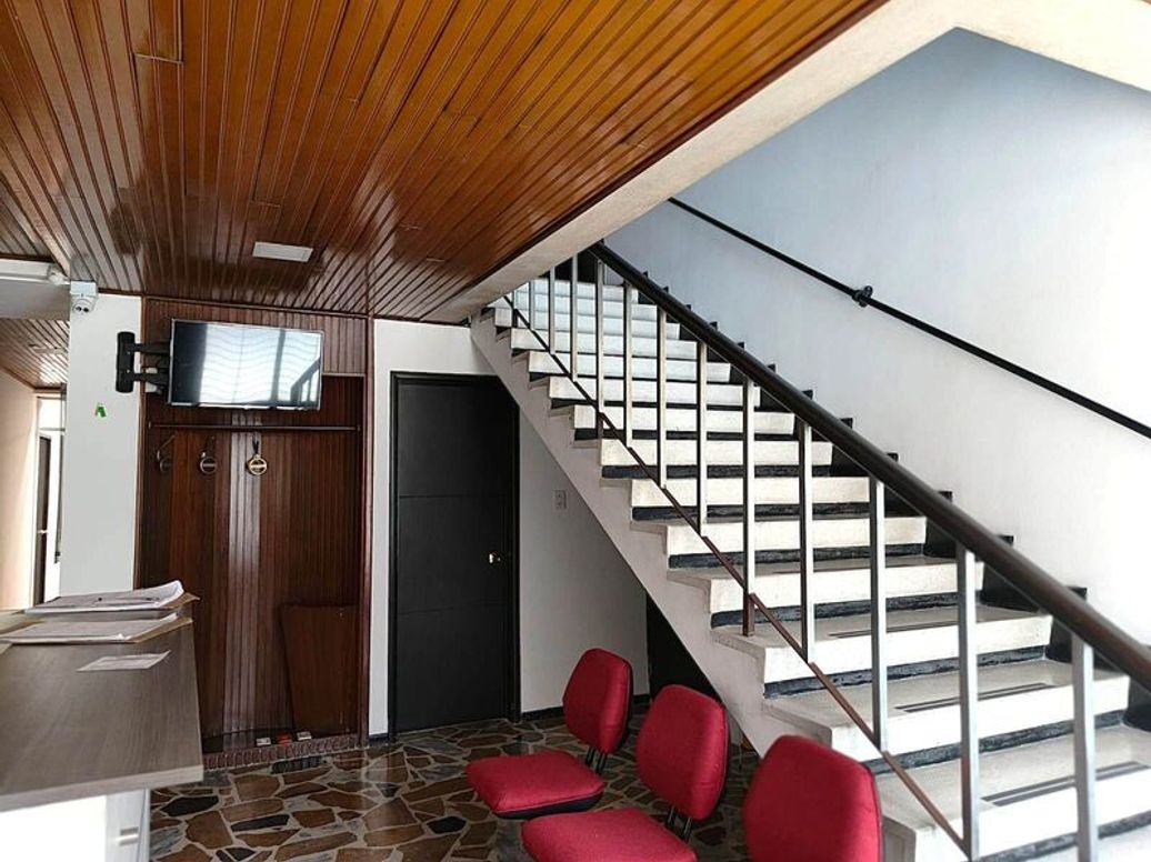 Casa de 11 alcobas en venta en La Soledad, Bogotá, 400 m² · foto 3 de 20