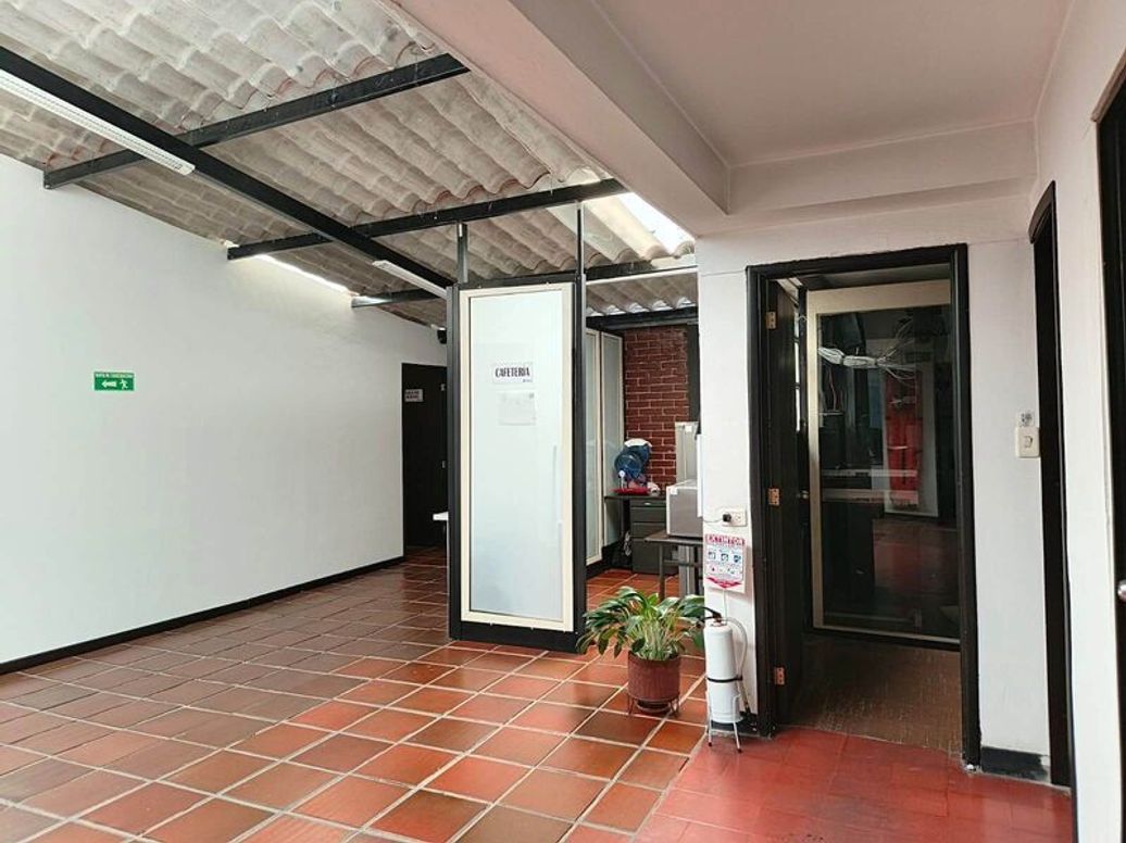 Casa de 11 alcobas en venta en La Soledad, Bogotá, 400 m² · foto 9 de 20