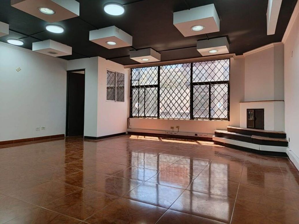 Casa de 4 alcobas en venta en La Soledad, Bogotá, 400 m² · foto 2 de 20