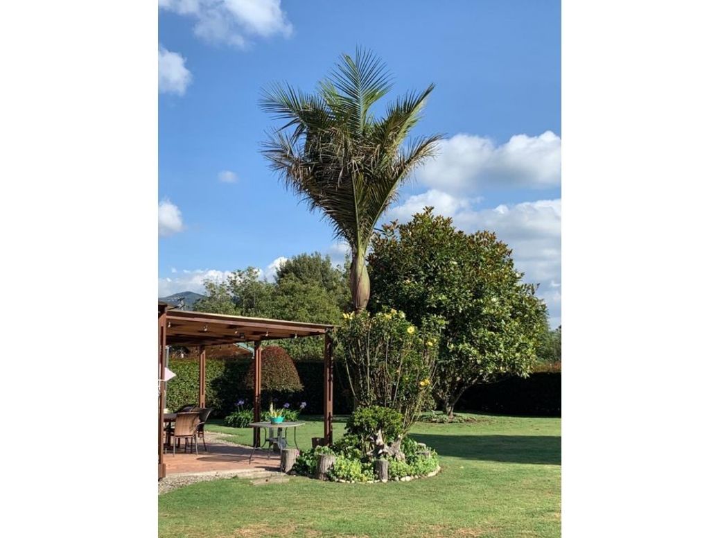 Casa de 4 alcobas en venta en Guaymaral, Bogotá, 310 m² · foto 2 de 13
