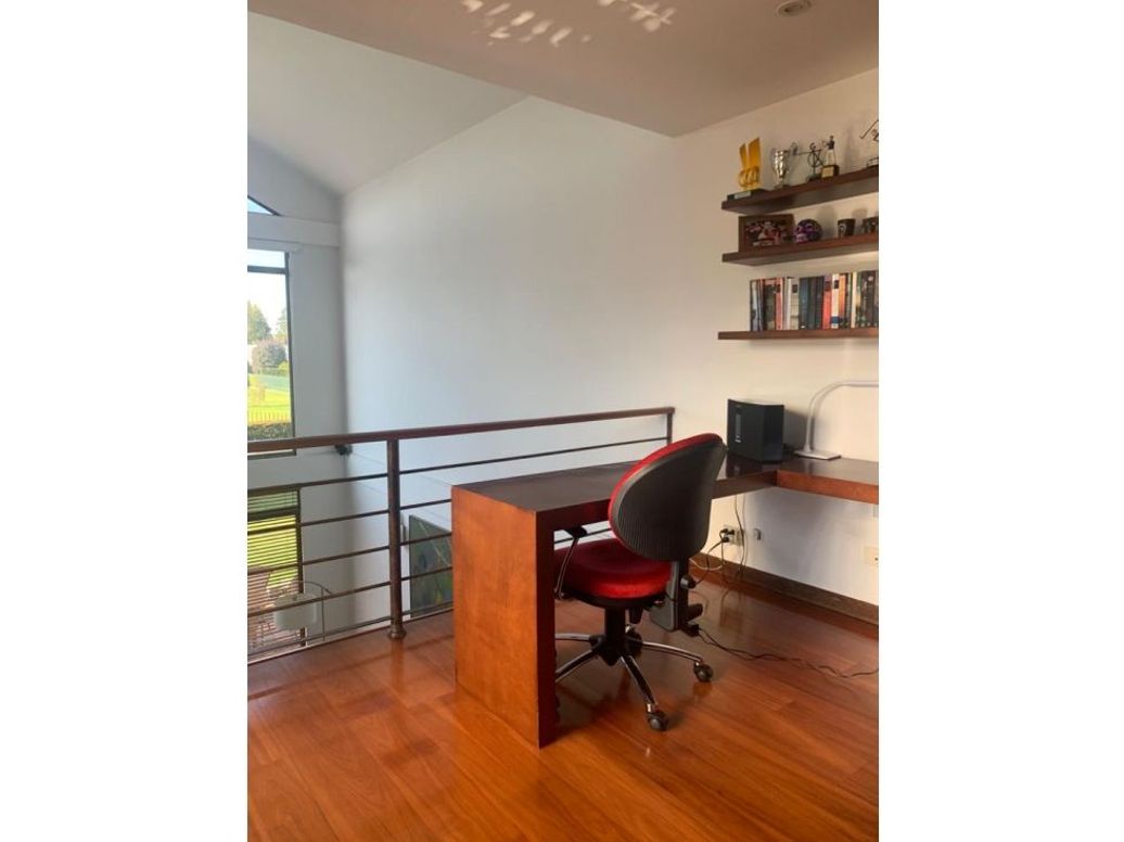 Casa de 4 alcobas en venta en Guaymaral, Bogotá, 310 m² · foto 11 de 13