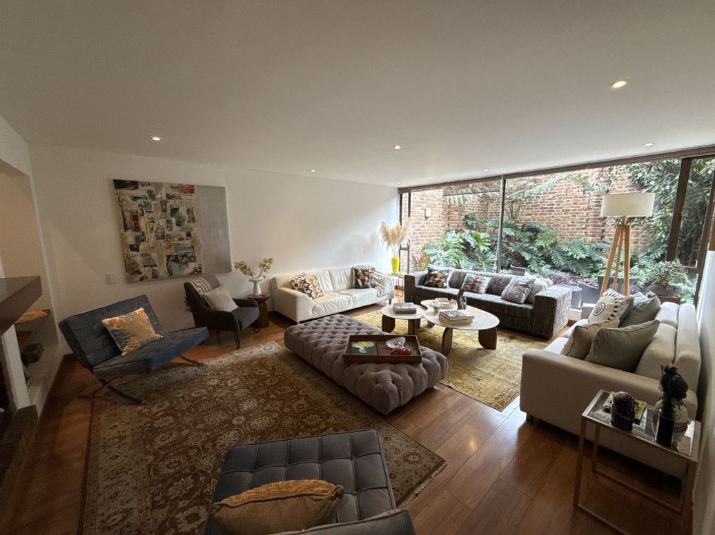 Casa de 3 alcobas en venta en Santa Barbara Alta, Bogotá, 325 m² · foto 2 de 20