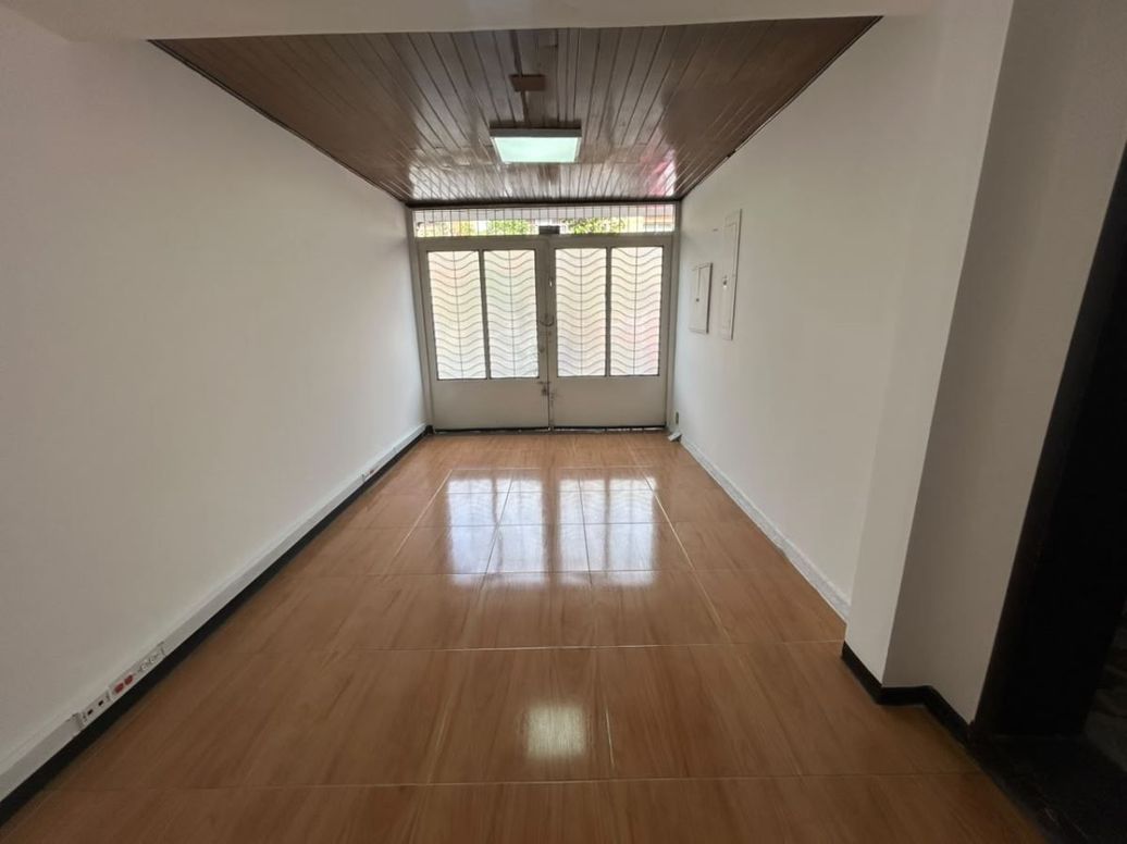 Casa de 7 alcobas en venta en La Soledad, Bogotá, 300 m² · foto 16 de 20