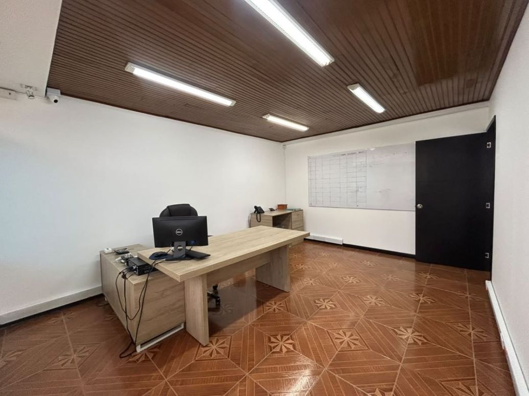 Casa de 7 alcobas en venta en La Soledad, Bogotá, 300 m² · foto 19 de 20