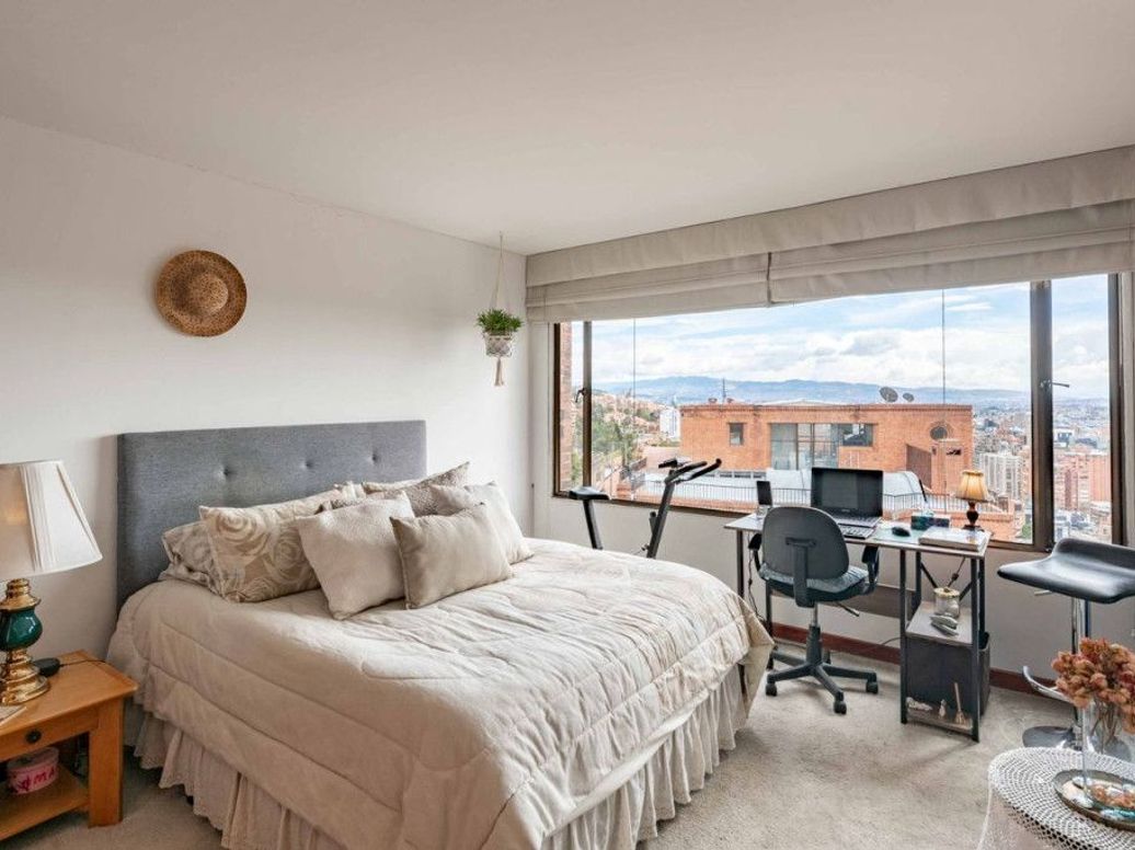 Apartamento de 4 alcobas en venta en El Refugio, Bogotá, 288 m² · foto 19 de 20