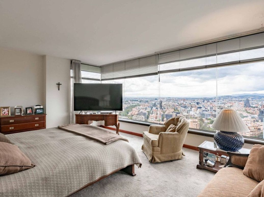 Apartamento de 4 alcobas en venta en El Refugio, Bogotá, 288 m² · foto 16 de 20
