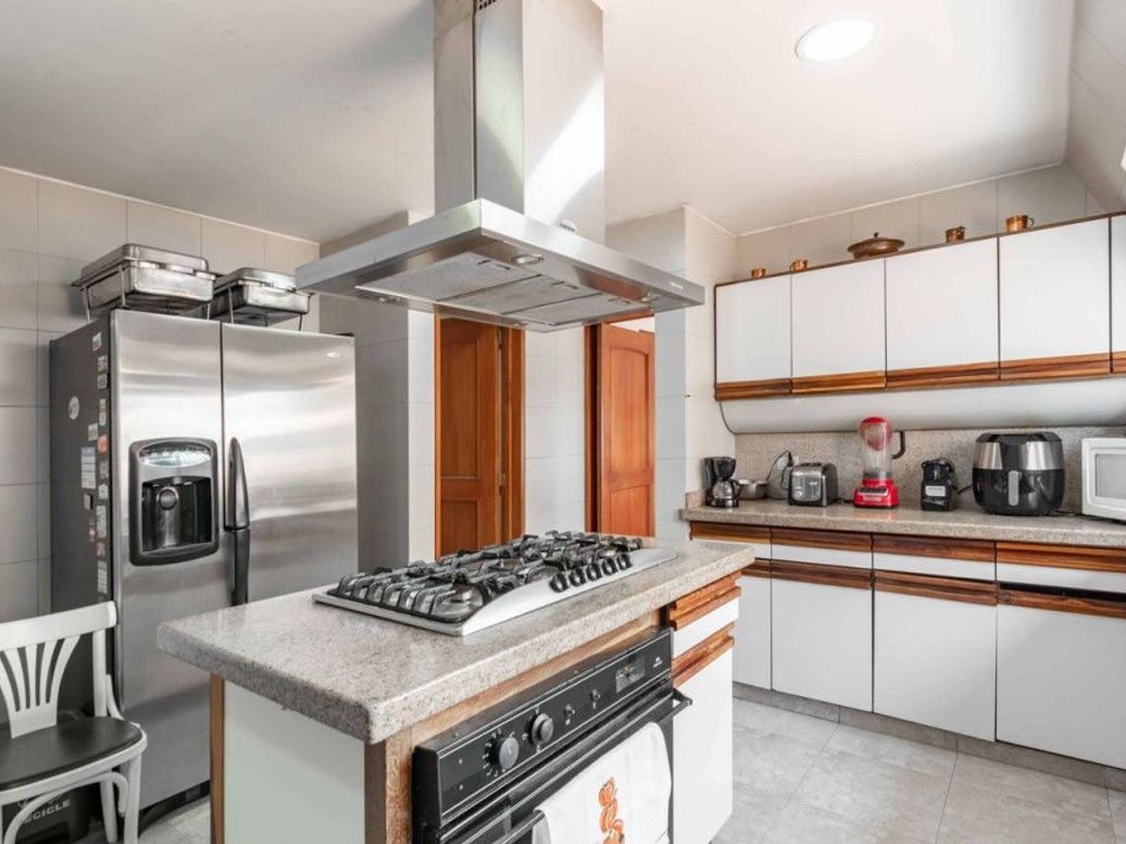 Apartamento de 4 alcobas en venta en El Refugio, Bogotá, 288 m² · foto 6 de 20