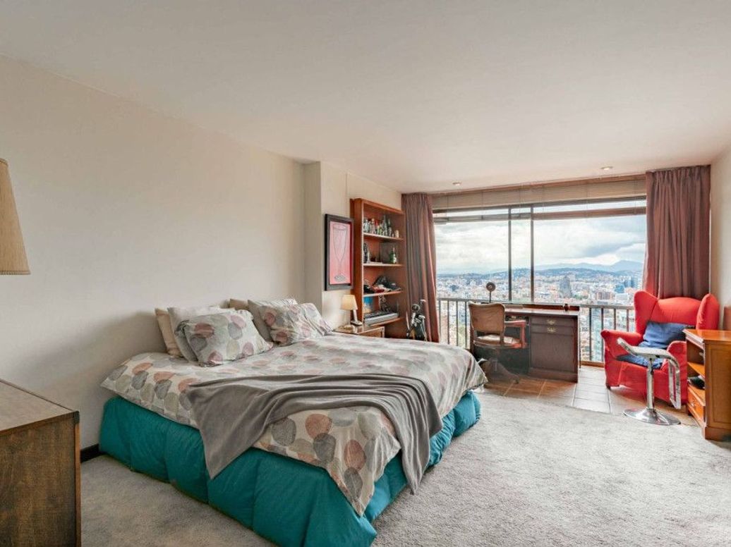 Apartamento de 4 alcobas en venta en El Refugio, Bogotá, 288 m² · foto 13 de 20