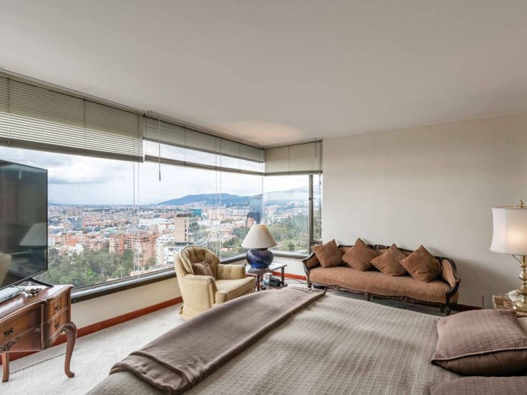 Apartamento de 4 alcobas en venta en El Refugio, Bogotá, 288 m² · foto 9 de 20