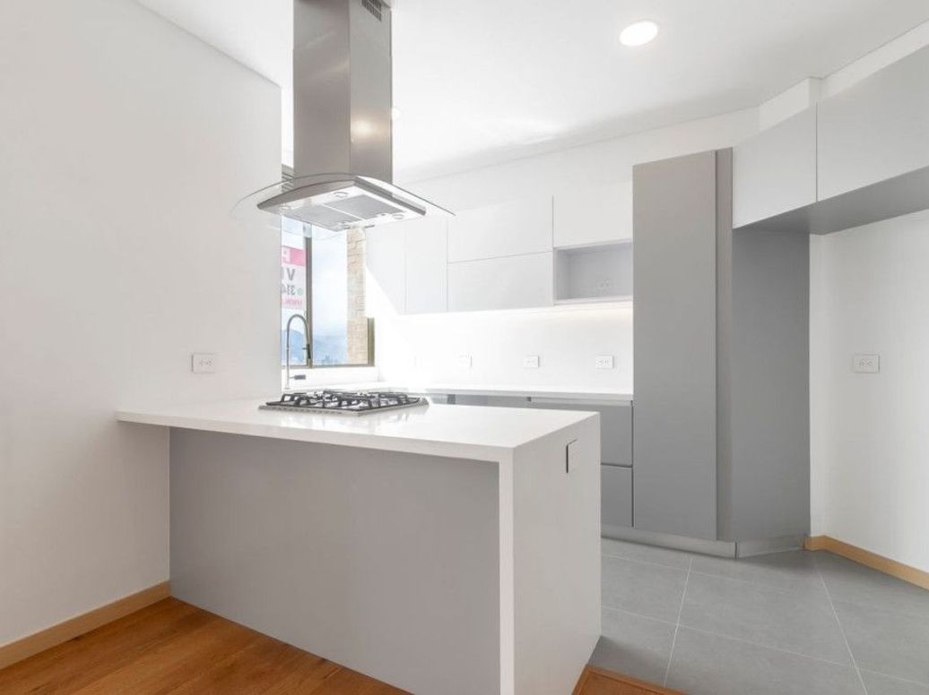 Apartamento de 3 alcobas en venta en Niza Suba, Bogotá, 156 m² · foto 2 de 20