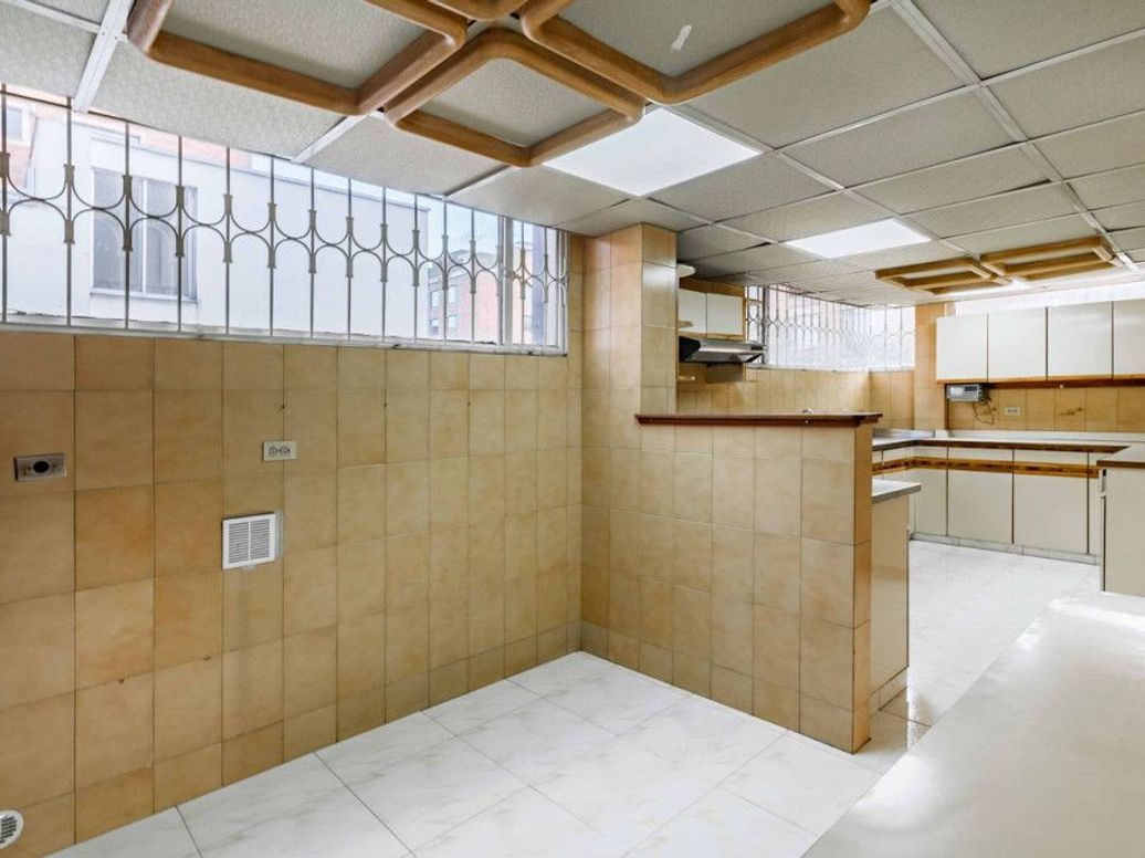 Apartamento de 3 alcobas en venta en Chico Norte Et. Iii, Bogotá, 213 m² · foto 8 de 20