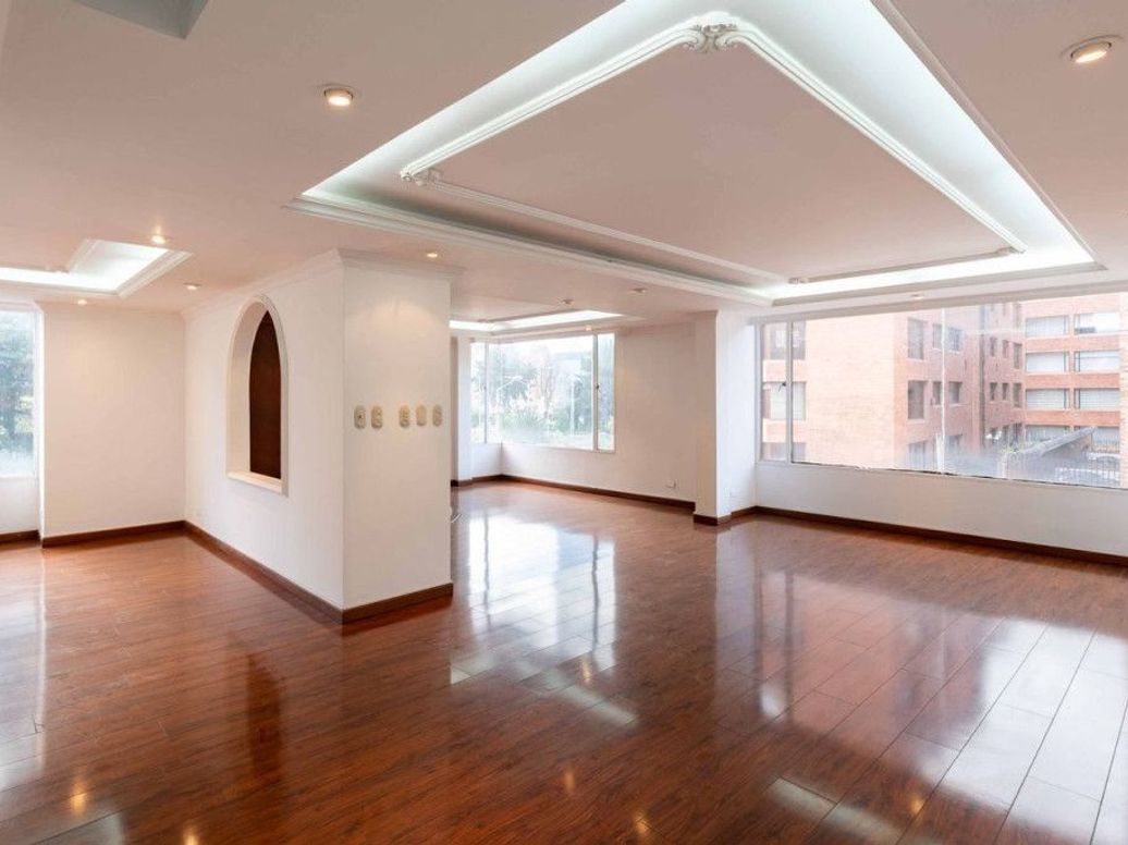 Apartamento de 3 alcobas en venta en Chico Norte Et. Iii, Bogotá, 213 m² · foto 2 de 20