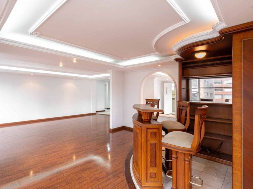 Apartamento de 3 alcobas en venta en Chico Norte Et. Iii, Bogotá, 213 m² · foto 3 de 20