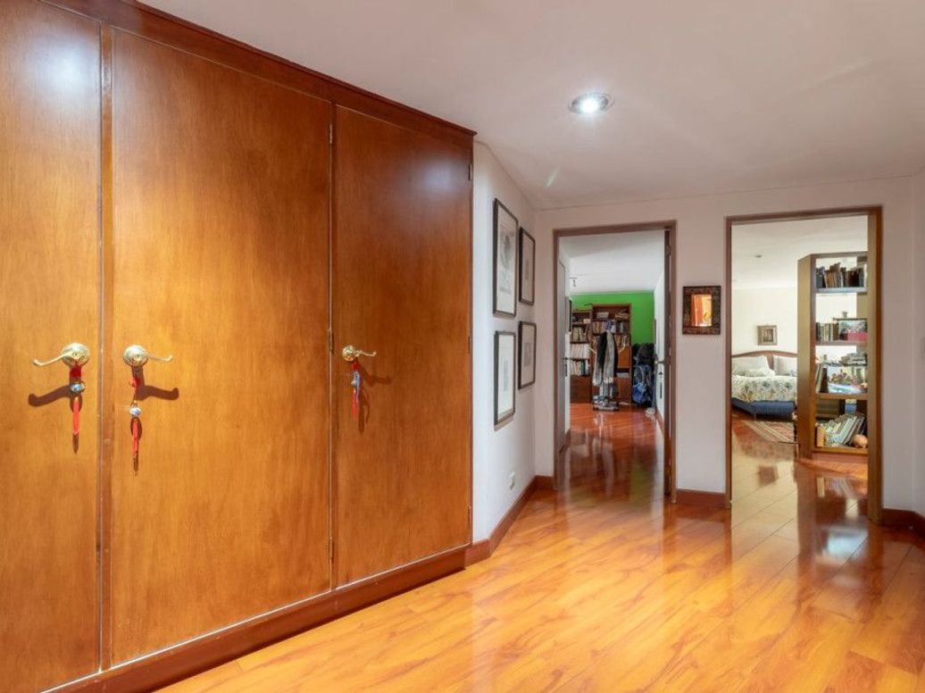 Apartamento de 3 alcobas en venta en Los Rosales, Bogotá, 244 m² · foto 5 de 20