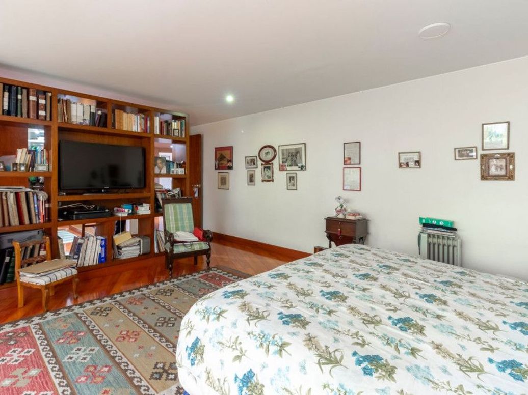 Apartamento de 3 alcobas en venta en Los Rosales, Bogotá, 244 m² · foto 11 de 20