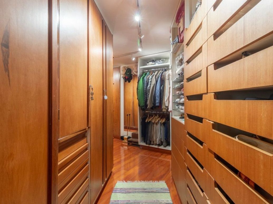 Apartamento de 3 alcobas en venta en Los Rosales, Bogotá, 244 m² · foto 13 de 20