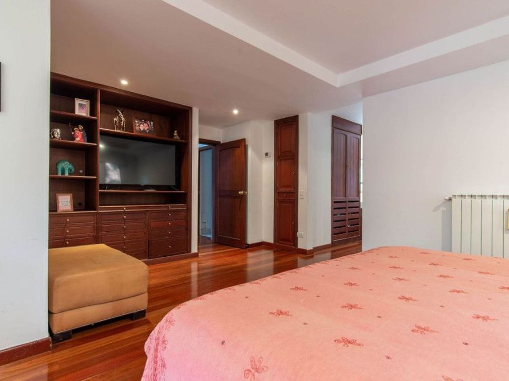 Apartamento de 4 alcobas en venta en Cerros De Santa Barbara, Bogotá, 254 m² · foto 15 de 20