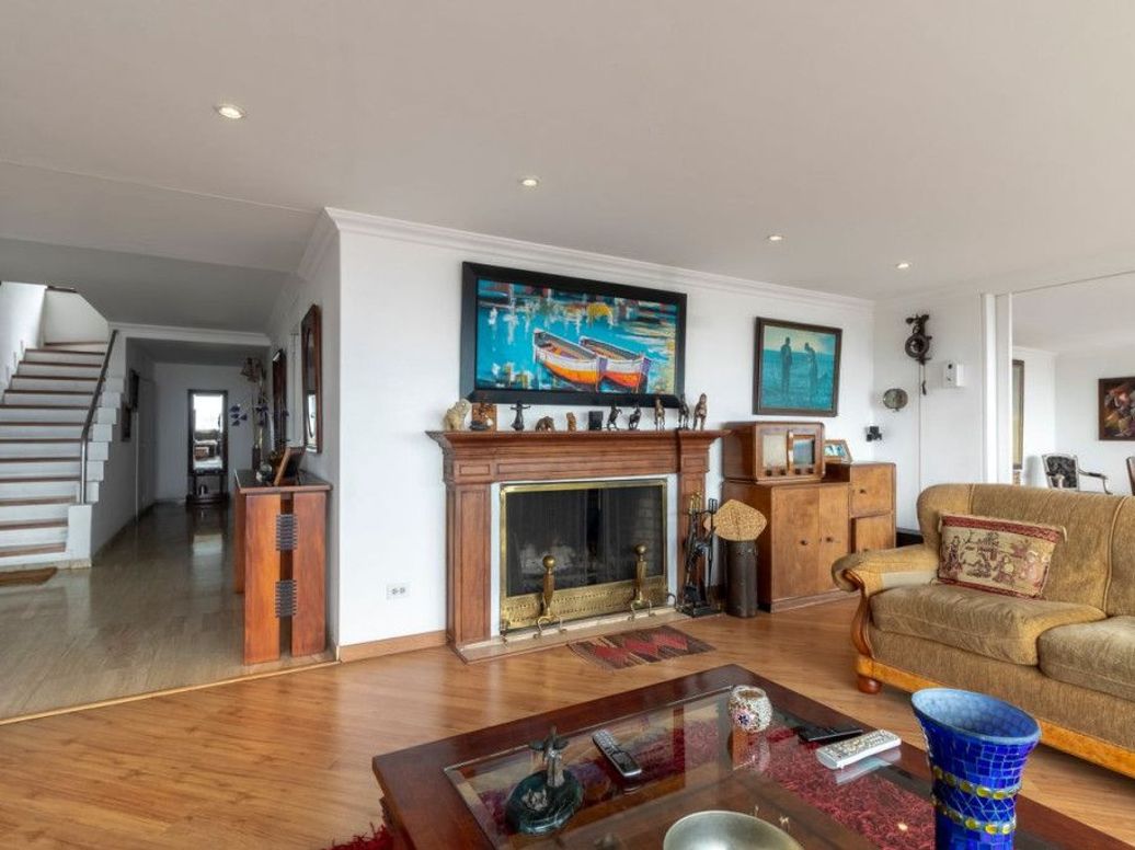 Apartamento de 3 alcobas en venta en Los Rosales, Bogotá, 271 m² · foto 3 de 20