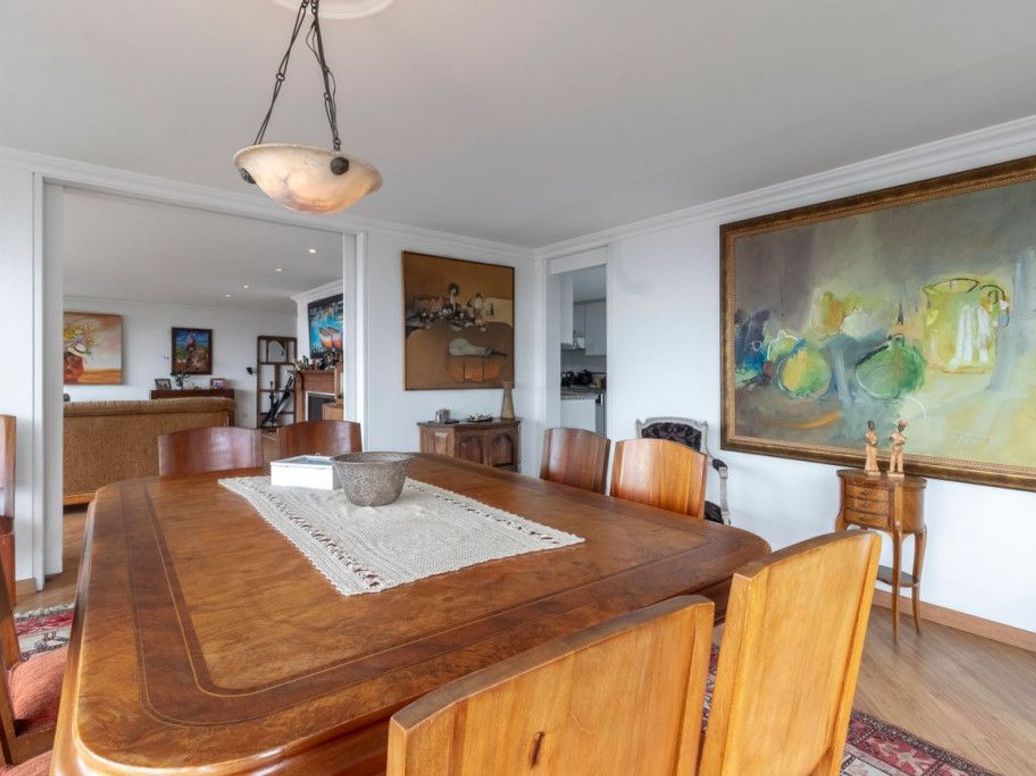 Apartamento de 3 alcobas en venta en Los Rosales, Bogotá, 271 m² · foto 8 de 20