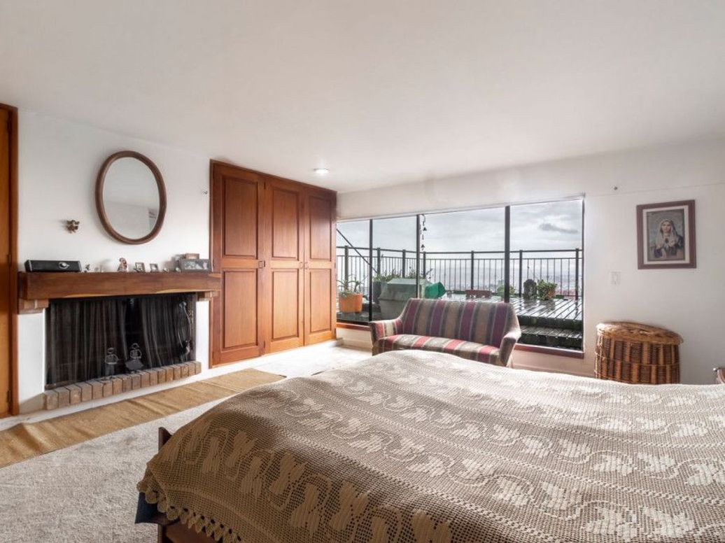 Apartamento de 3 alcobas en venta en Los Rosales, Bogotá, 271 m² · foto 19 de 20