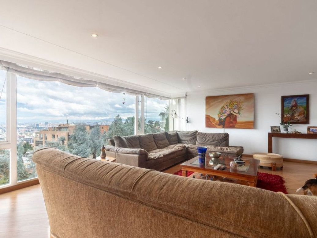 Apartamento de 3 alcobas en venta en Los Rosales, Bogotá, 271 m² · foto 2 de 20