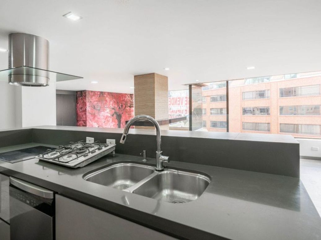 Apartamento de 3 alcobas en venta en Santa Barbara Central, Bogotá, 159 m² · foto 10 de 20