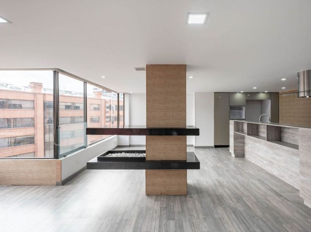 Apartamento de 3 alcobas en venta en Santa Barbara Central, Bogotá, 159 m² · foto 4 de 20