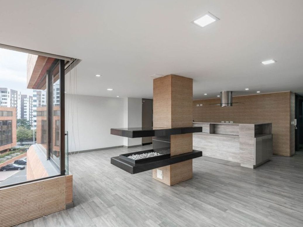 Apartamento de 3 alcobas en venta en Santa Barbara Central, Bogotá, 159 m² · foto 3 de 20