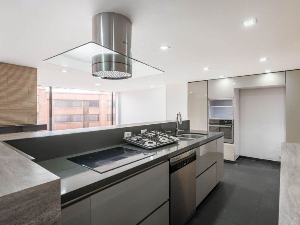 Apartamento de 3 alcobas en venta en Santa Barbara Central, Bogotá, 159 m² · foto 8 de 20
