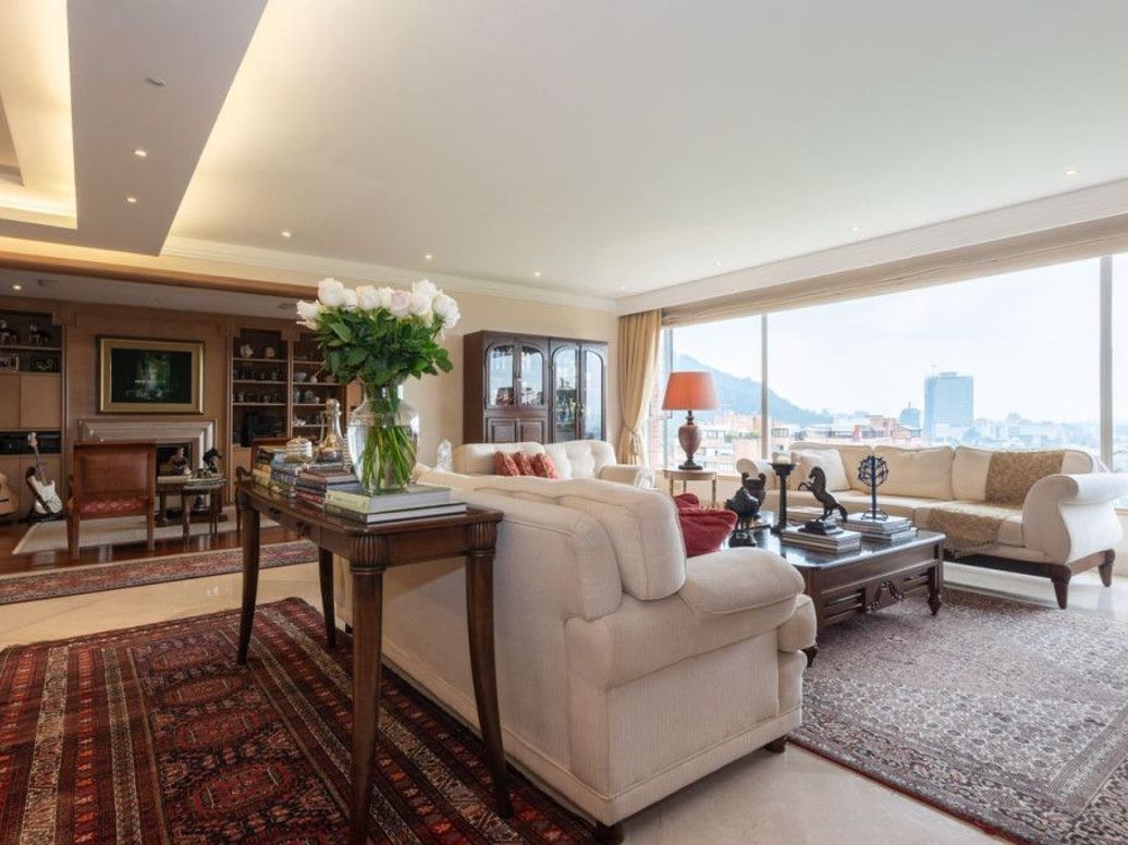 Apartamento de 4 alcobas en venta en Cerros De Santa Barbara, Bogotá, 404 m² · foto 2 de 20