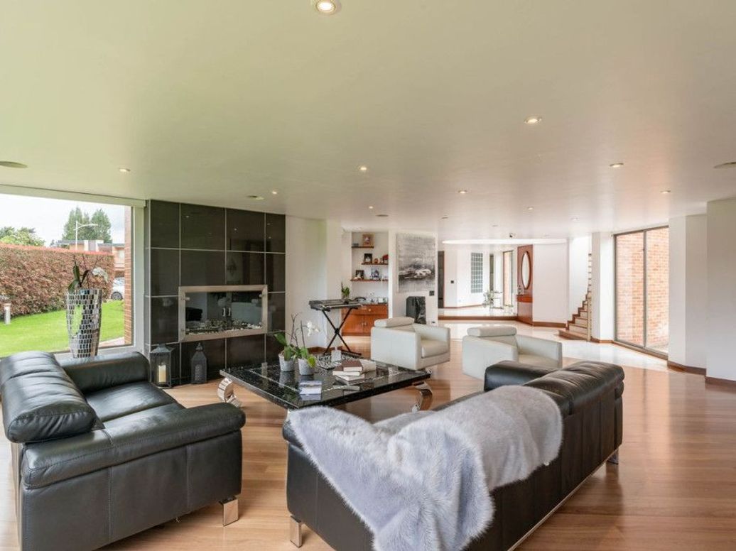 Casa de 5 alcobas en venta en Casa Blanca, Bogotá, 539 m² · foto 2 de 20
