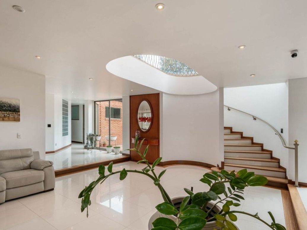 Casa de 5 alcobas en venta en Casa Blanca, Bogotá, 539 m² · foto 3 de 20