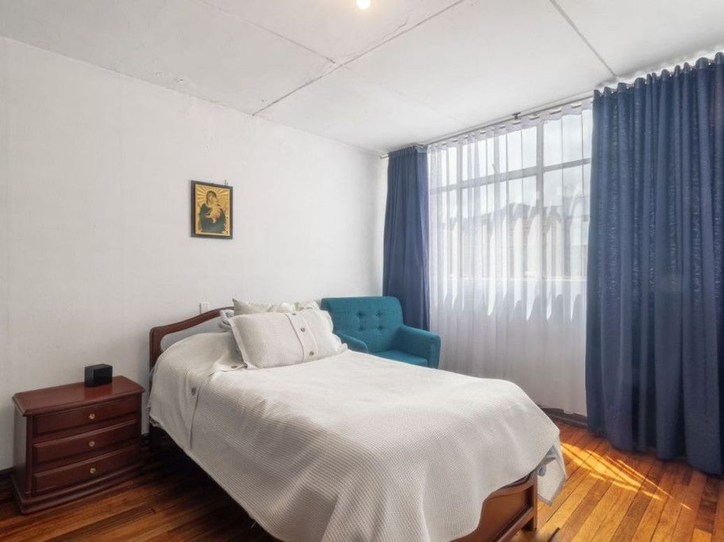 Casa de 6 alcobas en venta en Santa Teresita, Bogotá, 265 m² · foto 16 de 20