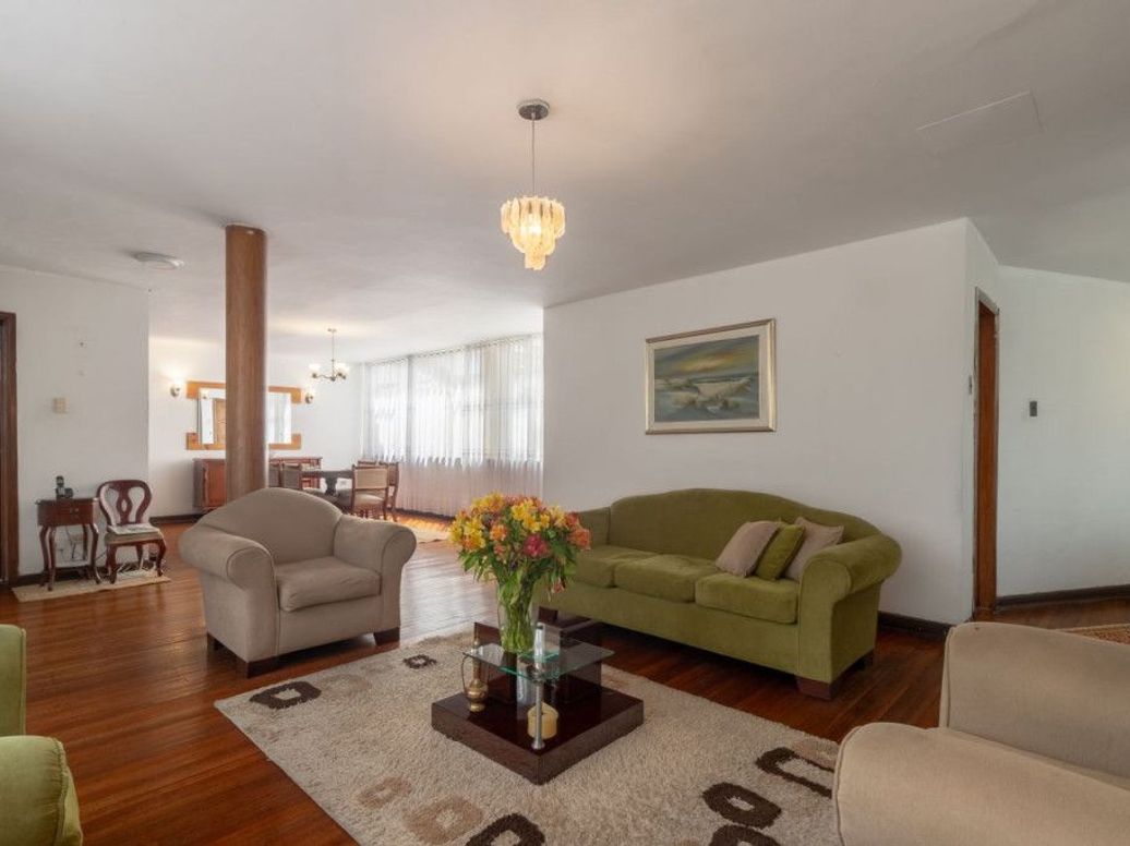 Casa de 6 alcobas en venta en Santa Teresita, Bogotá, 265 m² · foto 3 de 20