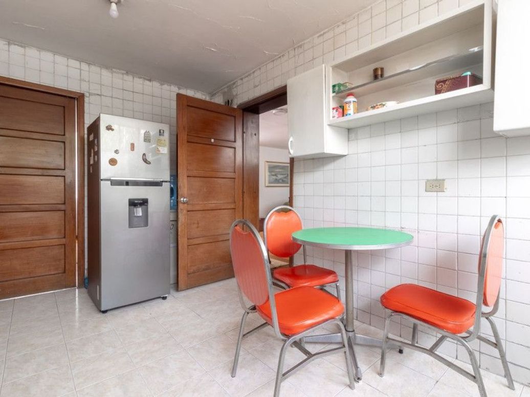 Casa de 6 alcobas en venta en Santa Teresita, Bogotá, 265 m² · foto 12 de 20