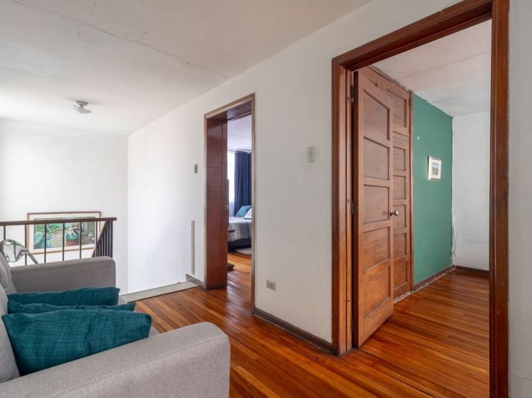 Casa de 6 alcobas en venta en Santa Teresita, Bogotá, 265 m² · foto 13 de 20