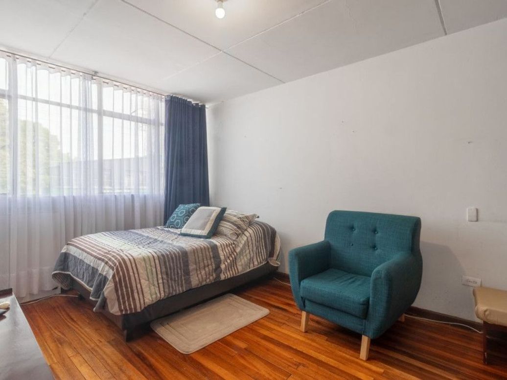 Casa de 6 alcobas en venta en Santa Teresita, Bogotá, 265 m² · foto 14 de 20