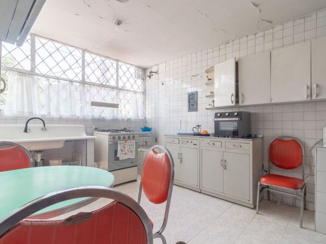 Casa de 6 alcobas en venta en Santa Teresita, Bogotá, 265 m² · foto 10 de 20