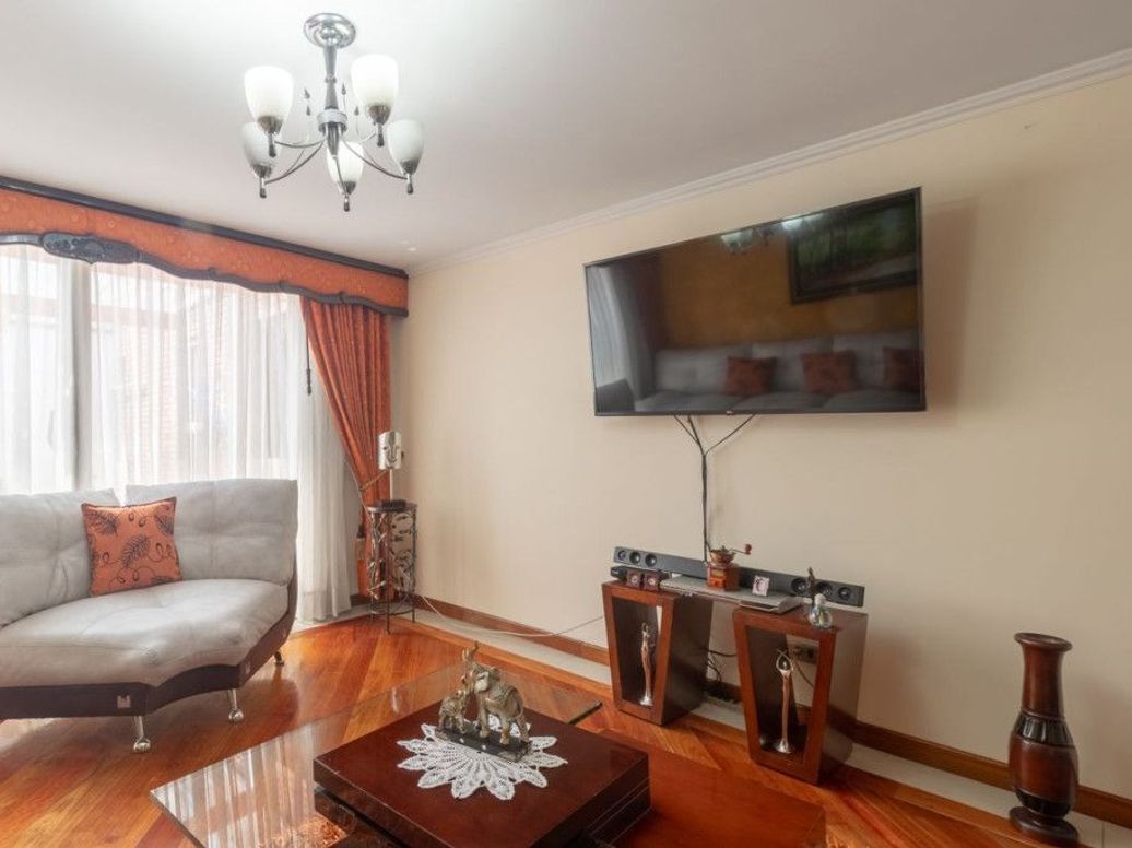 Casa de 4 alcobas en venta en Niza Norte, Bogotá, 192 m² · foto 3 de 20