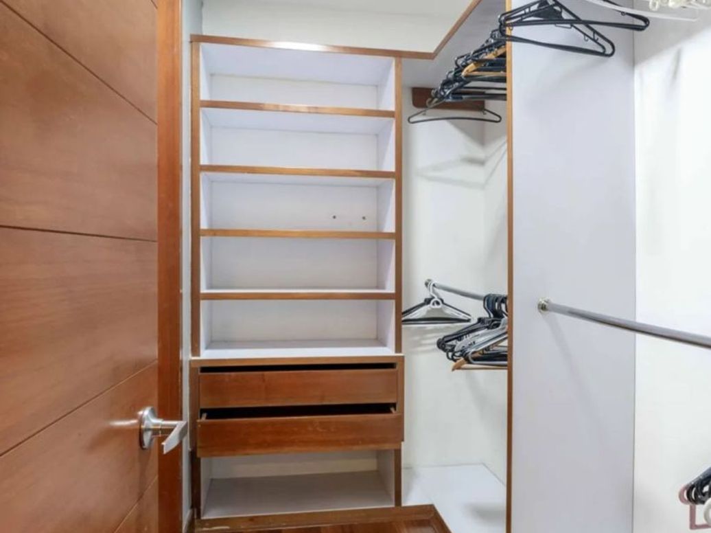 Apartamento de 2 alcobas en venta en Los Rosales, Bogotá, 142 m² · foto 16 de 19