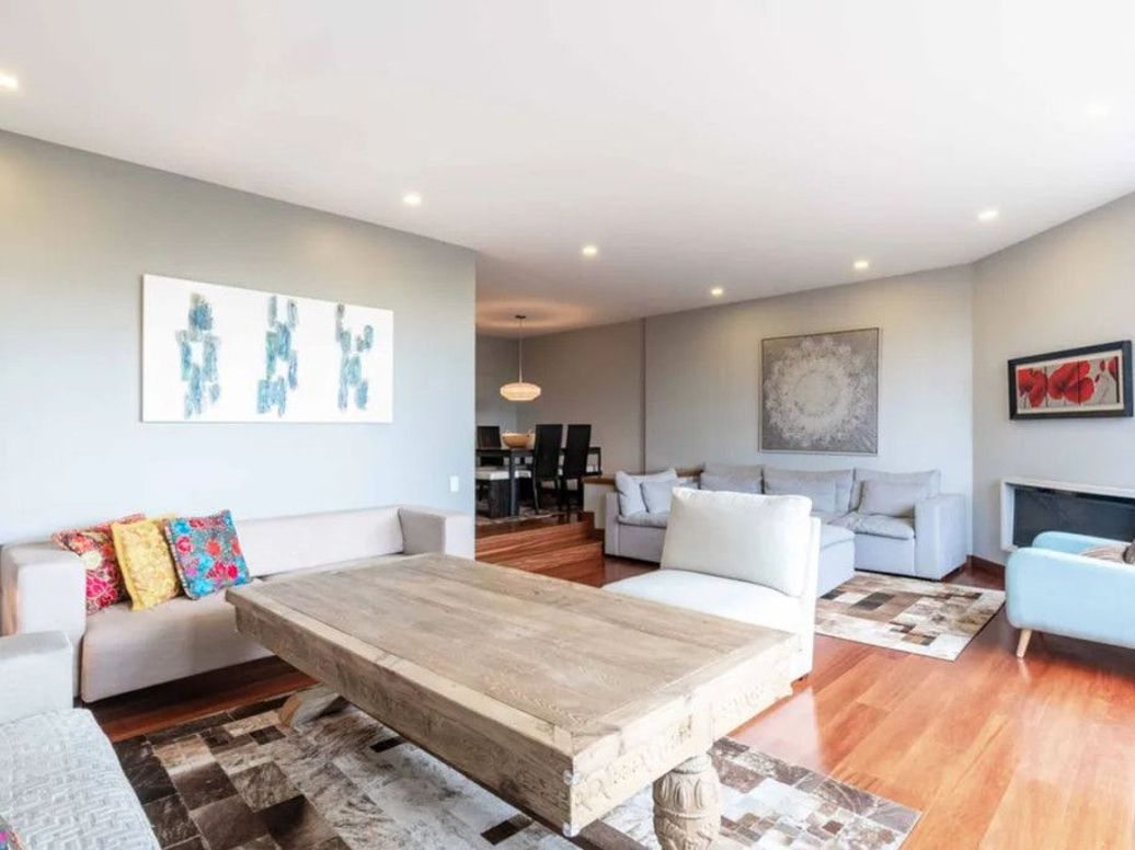 Apartamento de 2 alcobas en venta en Los Rosales, Bogotá, 142 m² · foto 2 de 19