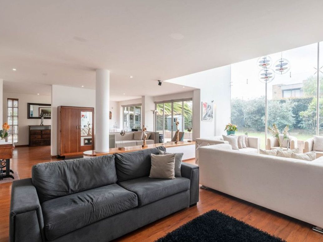 Casa de 5 alcobas en venta en Casa Blanca, Bogotá, 422 m² · foto 2 de 20