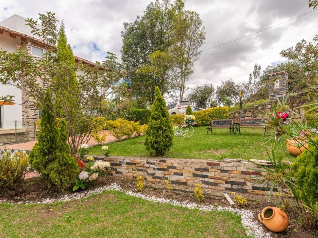 Casa de 7 alcobas en arriendo en Las Mercedes Suba, Bogotá · foto 8 de 20