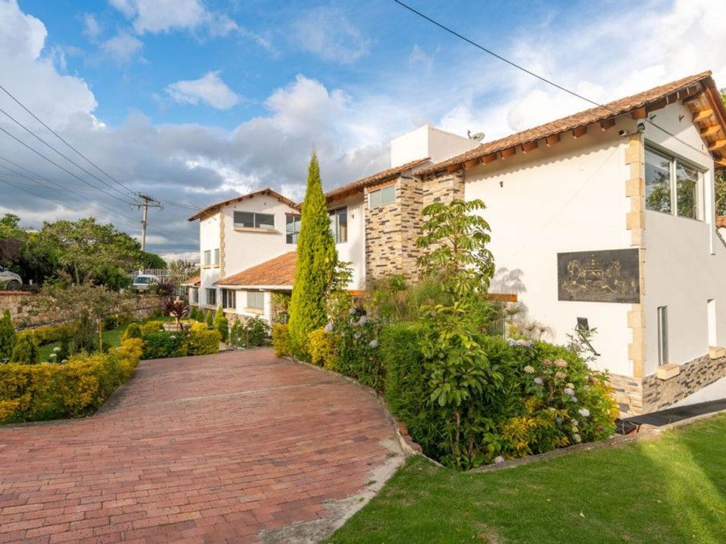 Casa de 7 alcobas en arriendo en Las Mercedes Suba, Bogotá · foto 2 de 20