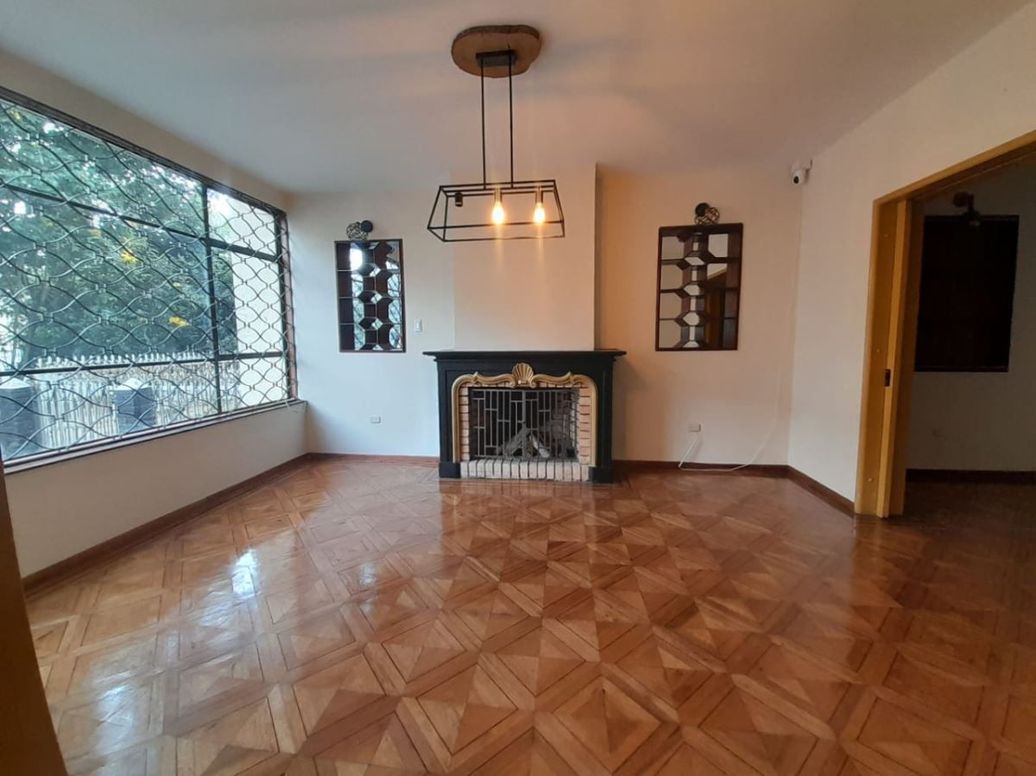 Casa de 8 alcobas en venta en Teusaquillo, Bogotá, 750 m² · foto 2 de 20