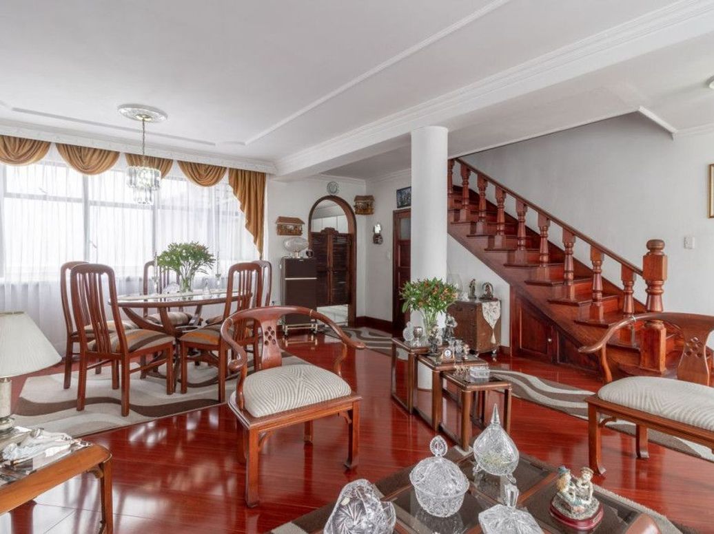 Casa de 3 alcobas en venta en Las Américas, Bogotá, 210 m² · foto 2 de 20