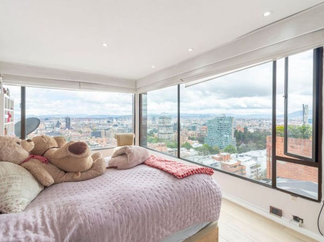 Apartamento de 2 alcobas en venta en El Refugio, Bogotá, 213 m² · foto 14 de 20