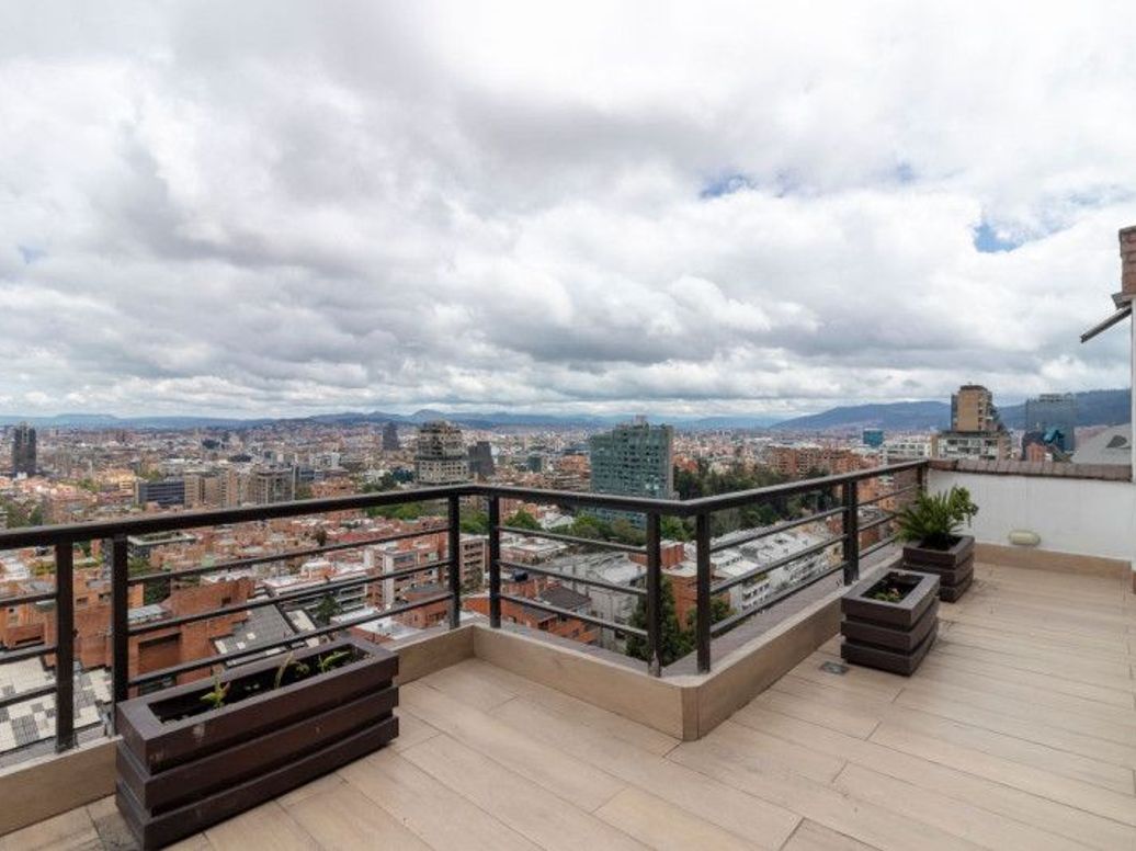 Apartamento de 2 alcobas en venta en El Refugio, Bogotá, 213 m² · foto 20 de 20