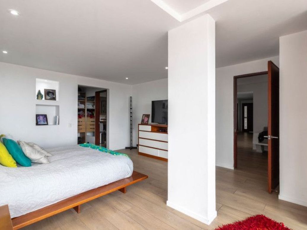 Apartamento de 2 alcobas en venta en El Refugio, Bogotá, 213 m² · foto 12 de 20
