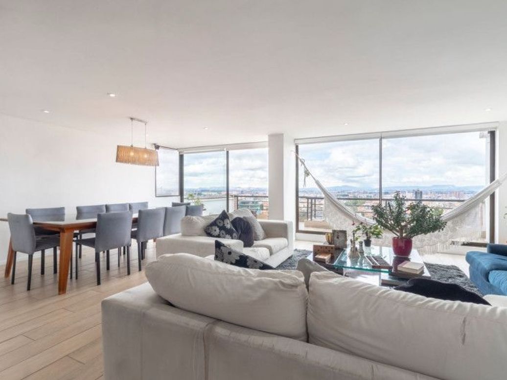 Apartamento de 2 alcobas en venta en El Refugio, Bogotá, 213 m² · foto 5 de 20